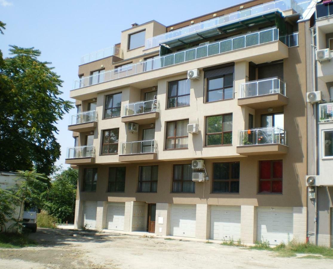 Park View Apartment Plovdiv With Parking Exterior photo